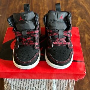 Jordan 1 MID Fearless toddler